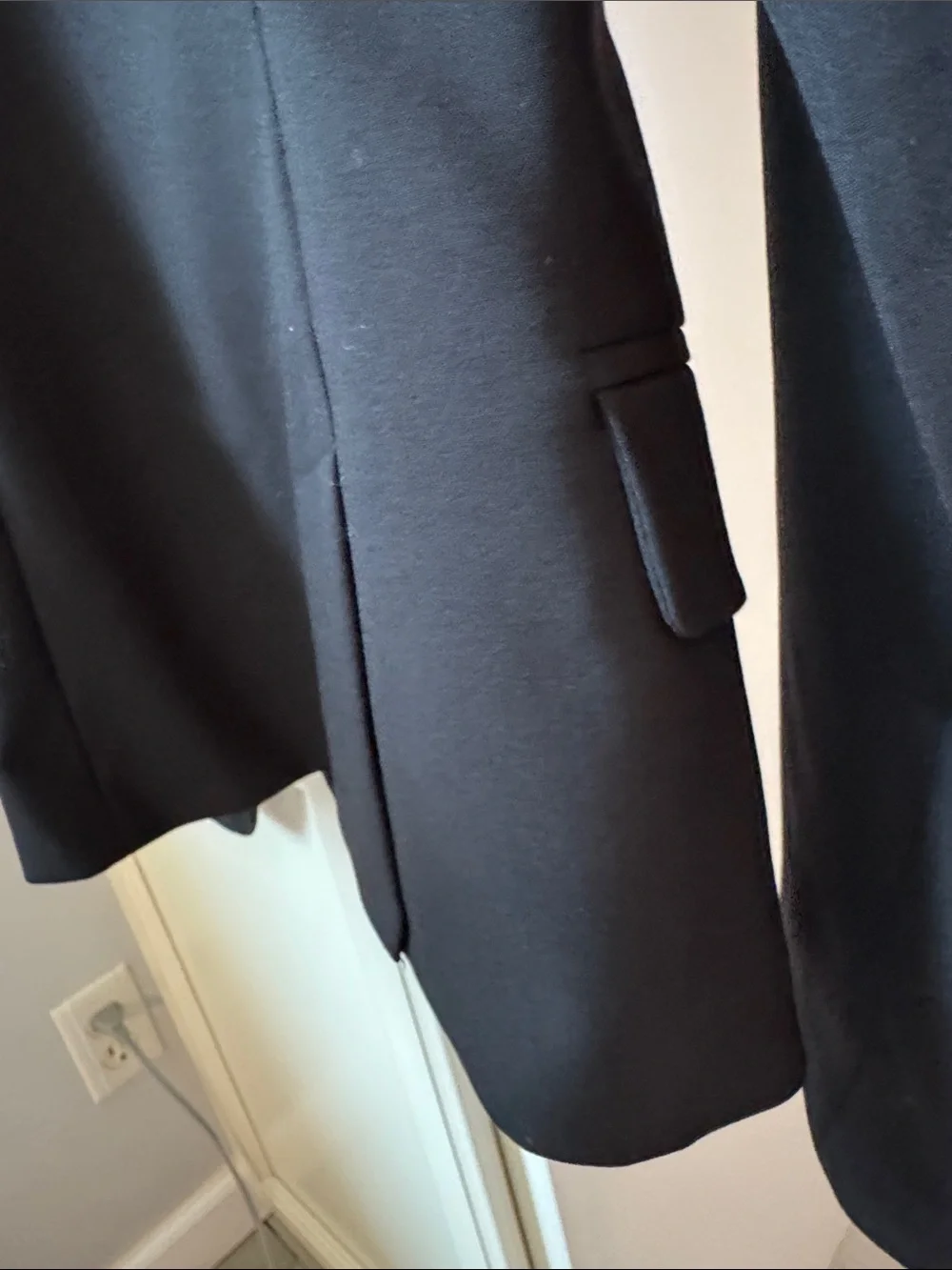 Banana Republic Women’s Black Notch-Lapel Button Blazer fully lined. 2 Petite